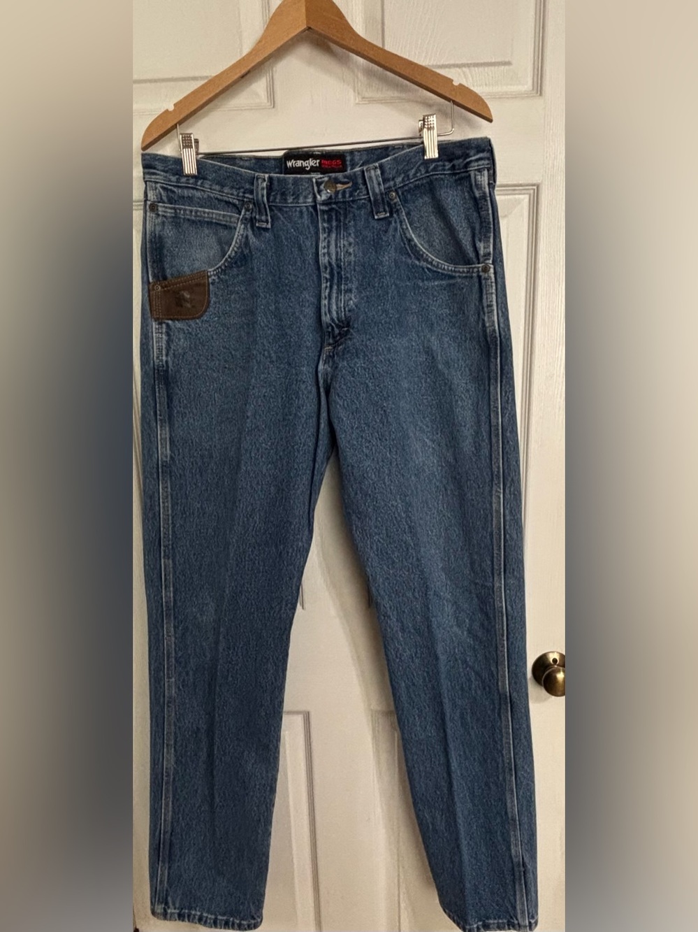 Men’s Wrangler® RIGGS Workwear Jeans in medium-wash blue EUC